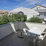 Manta Apartman Pag Town